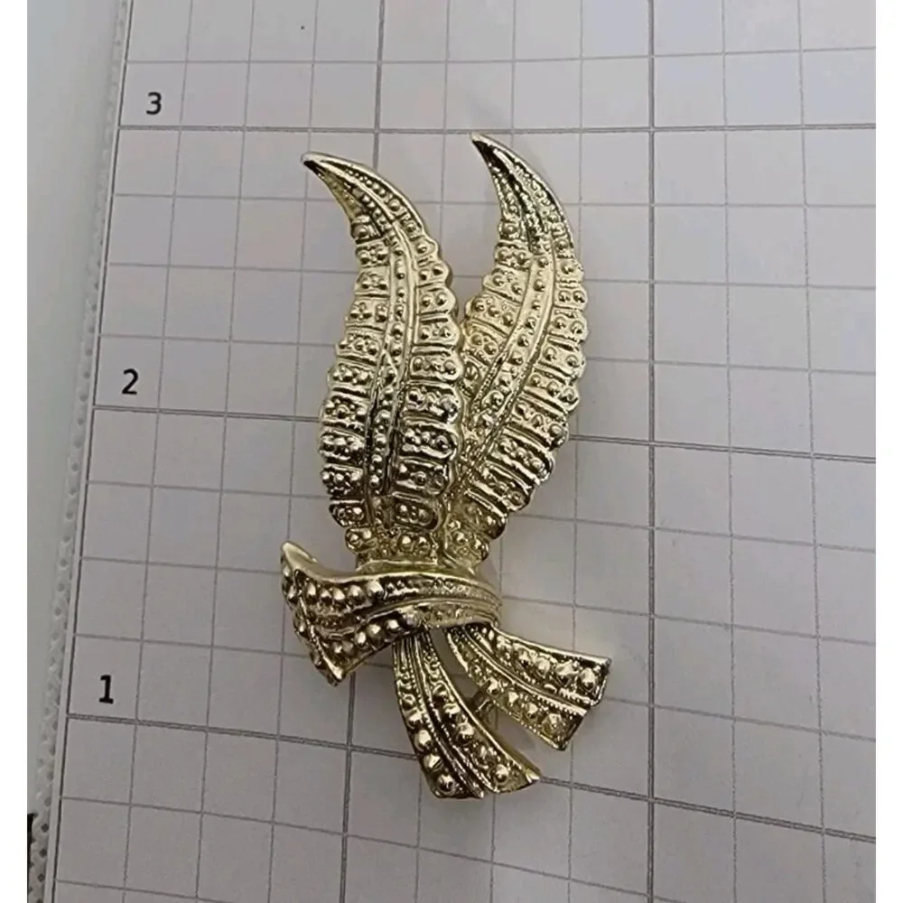 Vintage GERRY'S Signed Gold Tone Leaf Leaves Ribbon Brooch‎ Retro Fall Autumn